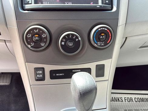 Used 2013 Toyota Corolla LE FWD image 23