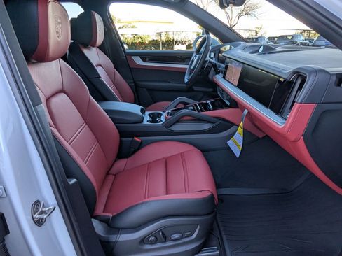 New 2026 Porsche Cayenne S image 25
