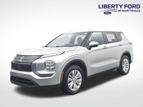 Used 2025 Mitsubishi Outlander ES AWD/4WD image 1