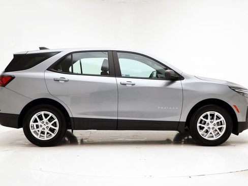 Used 2024 Chevrolet Equinox LS image 3