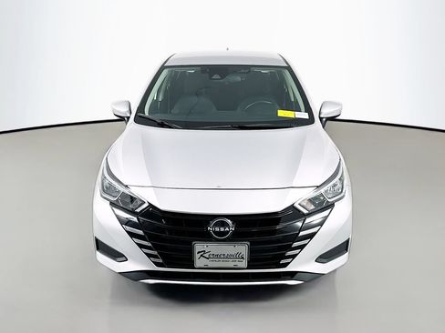 Used 2023 Nissan Versa SV FWD image 2