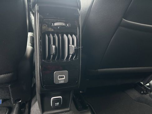 Used 2025 Jeep Compass Latitude w/ Altitude Special Edition image 28