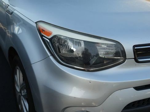 Used 2018 Kia Soul + FWD image 9