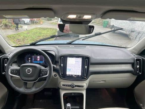 Certified 2023 Volvo XC40 B5 Plus w/ Protection Package Premier image 2