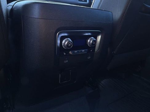 Used 2023 GMC Yukon XL SLT image 21