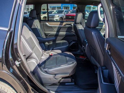 Used 2024 GMC Acadia Denali w/ Super Cruise Package image 18