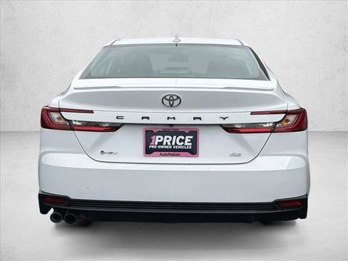 Used 2025 Toyota Camry SE image 6