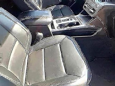 Used 2024 Ford Explorer XLT w/ Equipment Group 202A RWD image 7