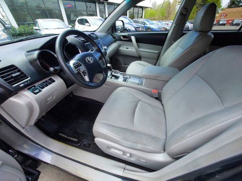 Used 2012 Toyota Highlander SE w/ Tow Pkg AWD/4WD image 7