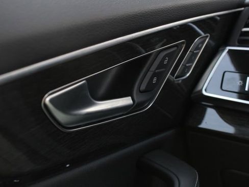 Used 2024 Audi Q8 Prestige w/ Prestige Package AWD/4WD image 8