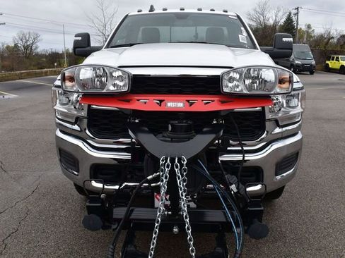 Used 2024 RAM 2500 Tradesman w/ Chrome Appearance Group image 17