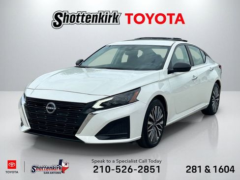 Used 2025 Nissan Altima 2.5 SV FWD image 1