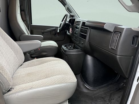 Used 2023 GMC Savana 2500 w/ Driver Convenience Package image 19