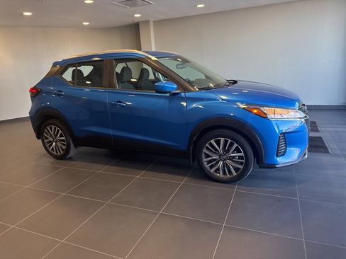 Used 2021 Nissan Kicks SV image 5