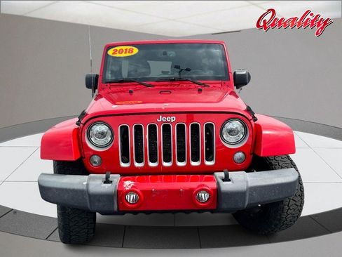 Used 2018 Jeep Wrangler Unlimited Sahara w/ Connectivity Group AWD/4WD image 10