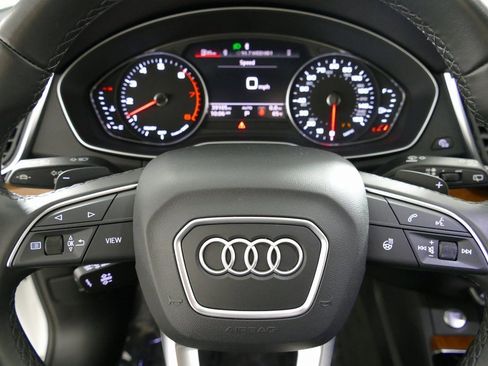 Used 2022 Audi Q5 2.0T Premium w/ Convenience Package image 17