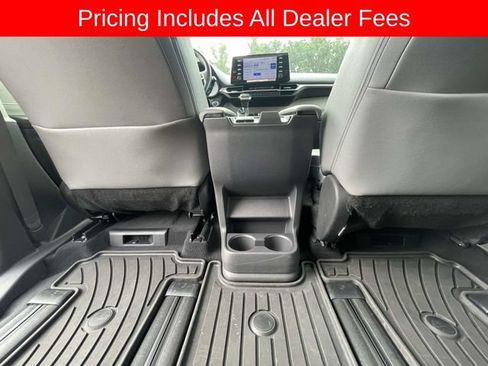 Used 2023 Toyota Sienna XLE FWD image 19