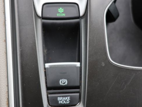 Used 2018 Honda Accord LX image 29