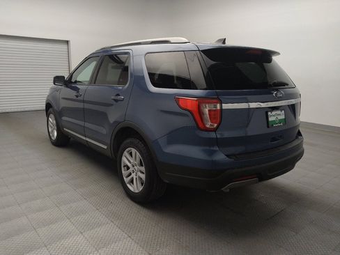 Used 2019 Ford Explorer XLT image 5