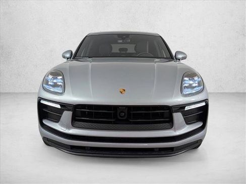 Certified 2025 Porsche Macan image 7