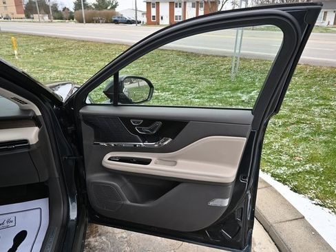 Used 2022 Lincoln Corsair Reserve w/ Equipment Group 201A image 18