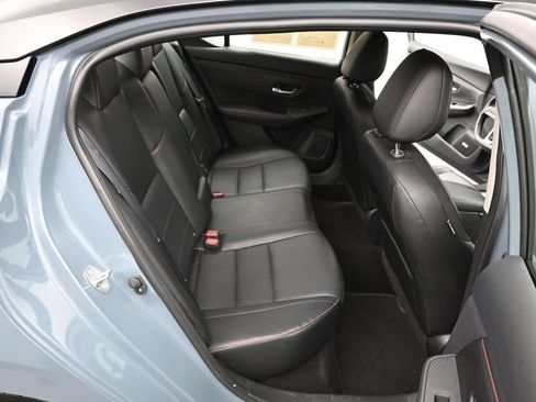 Used 2025 Nissan Sentra SR w/ SR Premium Package FWD image 8
