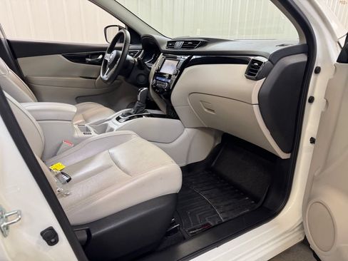 Used 2017 Nissan Rogue Sport SL AWD/4WD image 26