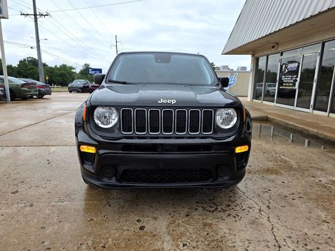 Used 2023 Jeep Renegade Latitude image 2