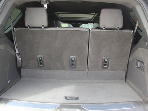 Used 2024 Cadillac Escalade Premium Luxury w/ Performance Package image 32