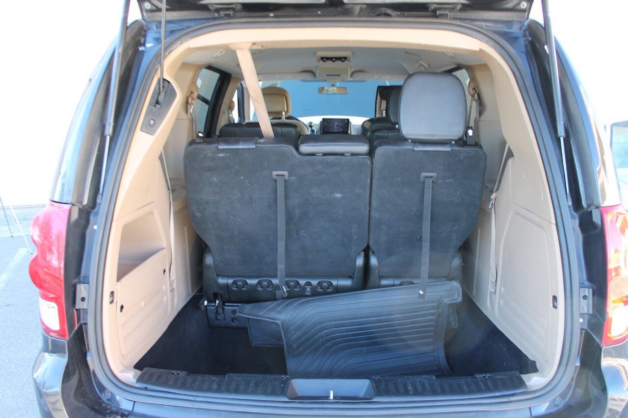 Used 2016 Dodge Grand Caravan SXT FWD image 25