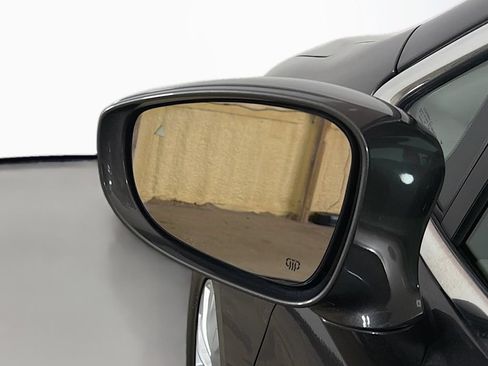 Used 2019 Chrysler Pacifica Touring-L FWD image 29