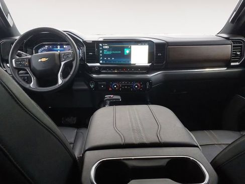 Used 2024 Chevrolet Silverado 1500 High Country w/ Z71 Off-Road Package AWD/4WD image 10