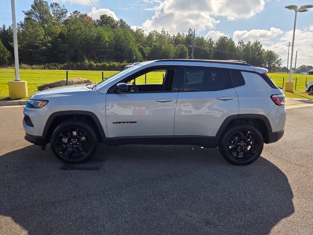 Used 2026 Jeep Compass Latitude AWD/4WD image 4