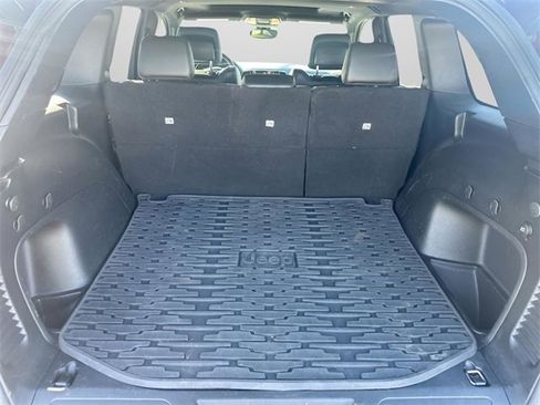 Used 2021 Jeep Grand Cherokee Limited image 8