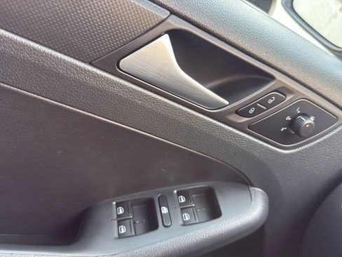 Used 2012 Volkswagen Jetta SE image 19