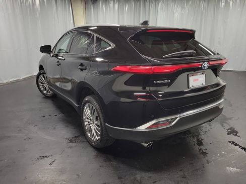 Used 2023 Toyota Venza XLE AWD/4WD image 6