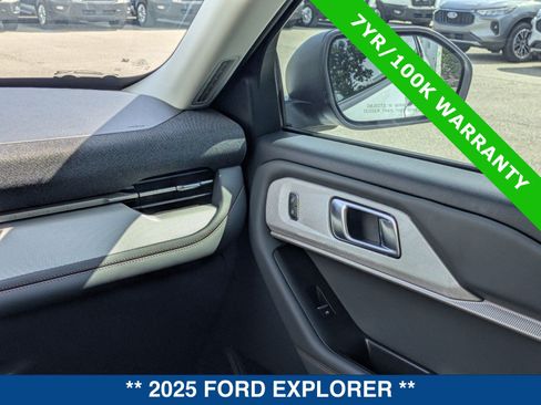 Certified 2025 Ford Explorer Active RWD image 17