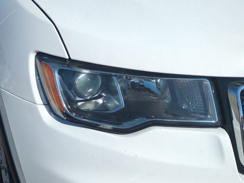 Used 2021 Jeep Grand Cherokee Laredo image 10