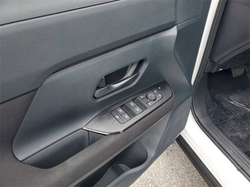 Used 2025 Nissan Kicks S image 8