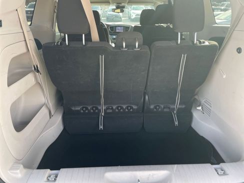 Used 2024 Chrysler Voyager LX image 34