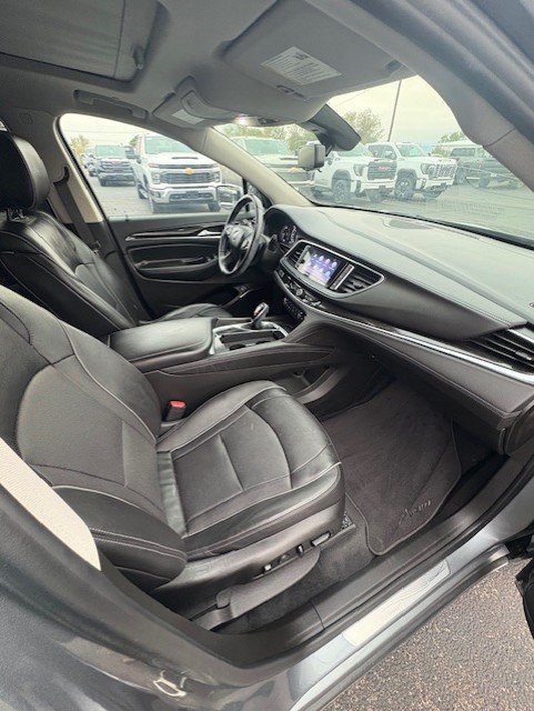Used 2021 Buick Enclave Avenir w/ Avenir Technology Package FWD image 10