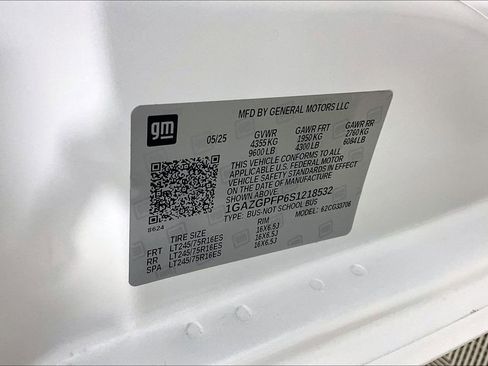 Used 2025 Chevrolet Express 3500 LT w/ LT Preferred Equipment Group RWD image 25