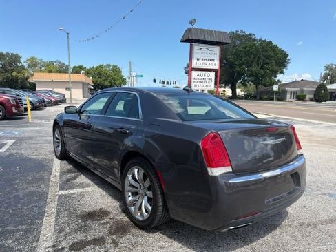 Used 2017 Chrysler 300 Limited RWD image 7