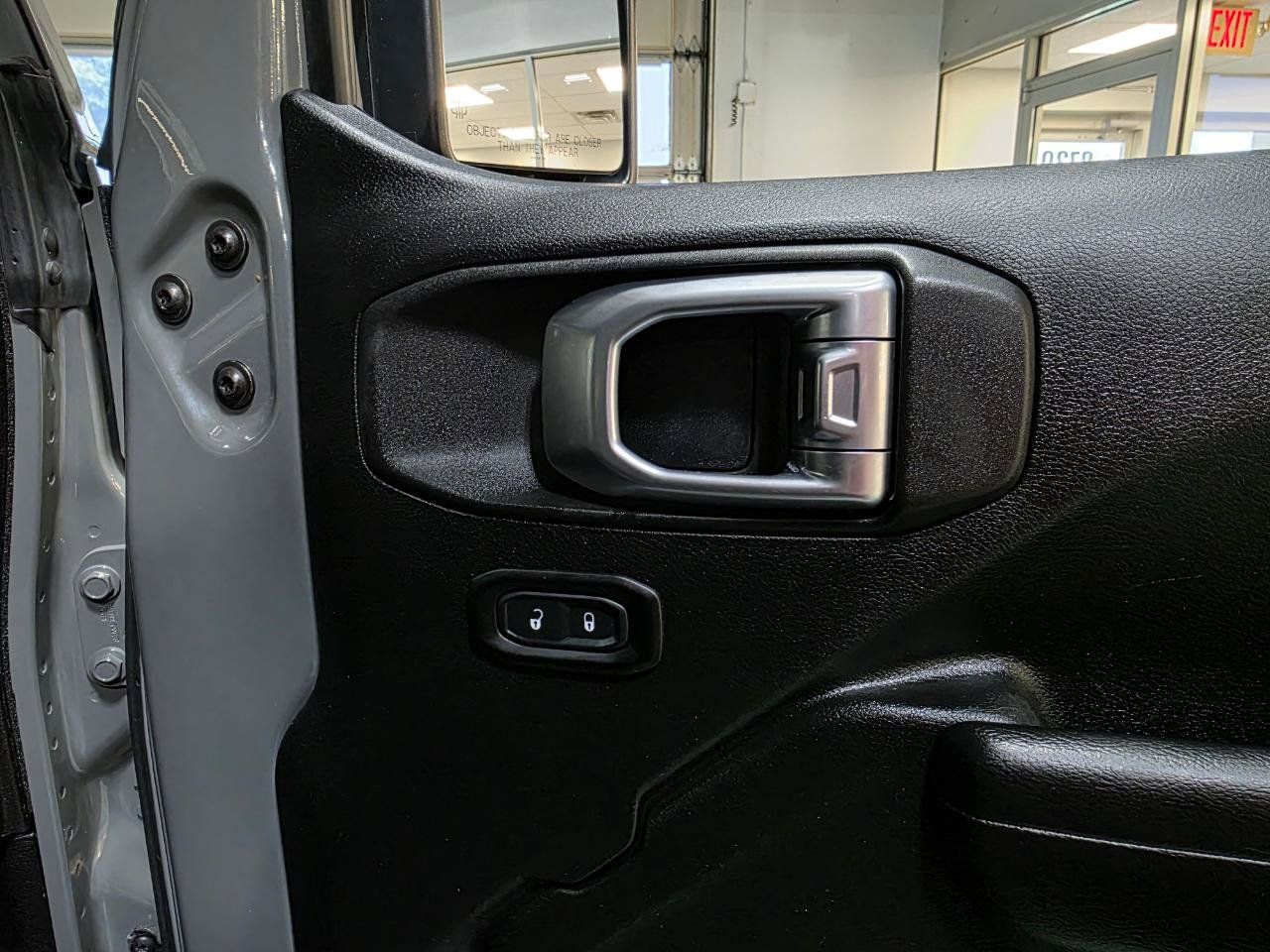 Used 2018 Jeep Wrangler Unlimited Sport S AWD/4WD image 27