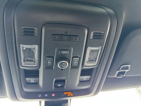 Used 2021 GMC Yukon SLT w/ SLT Premium Package AWD/4WD image 39