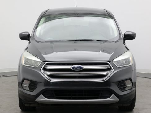 Used 2017 Ford Escape SE FWD image 2