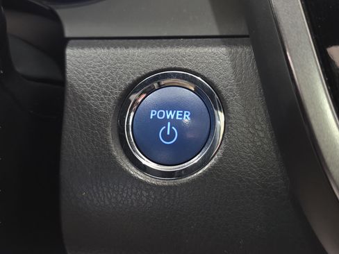 Used 2023 Toyota Camry SE w/ Cold Weather Package FWD image 16