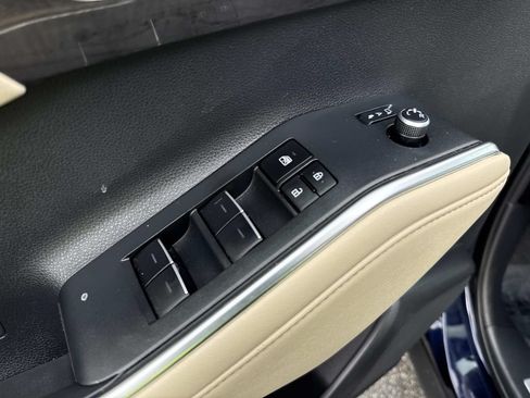 Used 2024 Toyota Highlander Limited AWD/4WD image 23