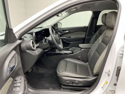 Certified 2024 Chevrolet Trax ACTIV FWD image 3