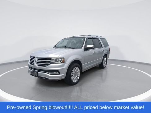 Used 2016 Lincoln Navigator Select AWD/4WD image 4